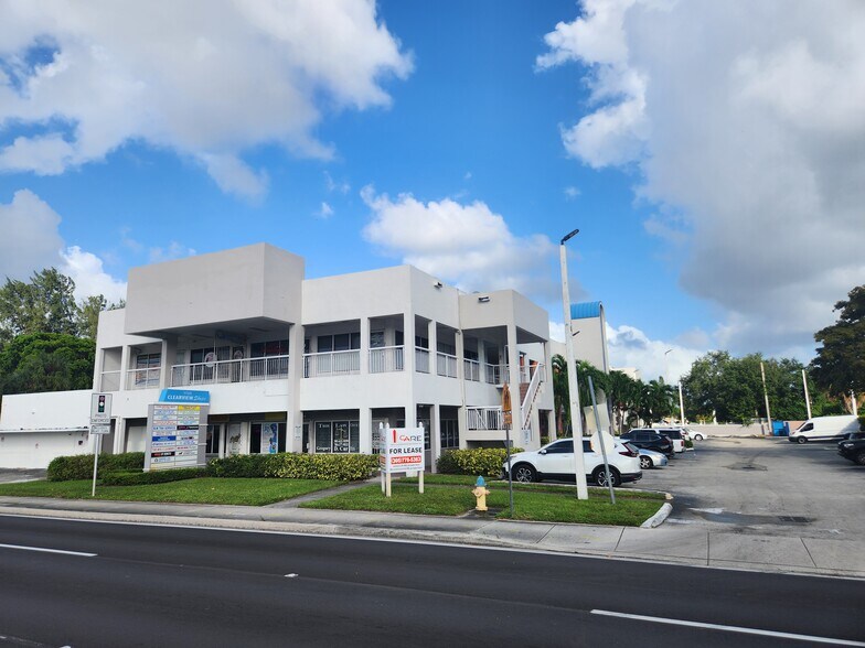 17325 NW 27th Ave, Miami Gardens, FL à vendre - Photo de l’immeuble – Image 2 sur 4