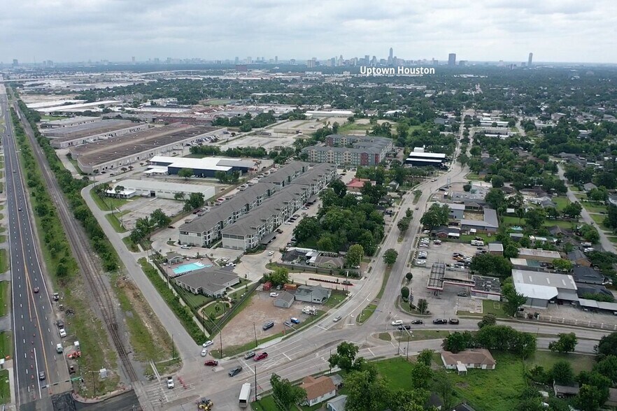 2106 Antoine Dr, Houston, TX à vendre - Photo de l’immeuble – Image 2 sur 15