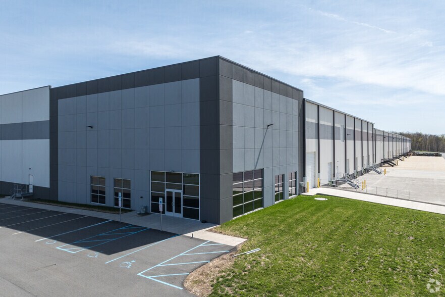 100 First Ave, Gouldsboro, PA à louer - Photo de l’immeuble – Image 3 sur 4