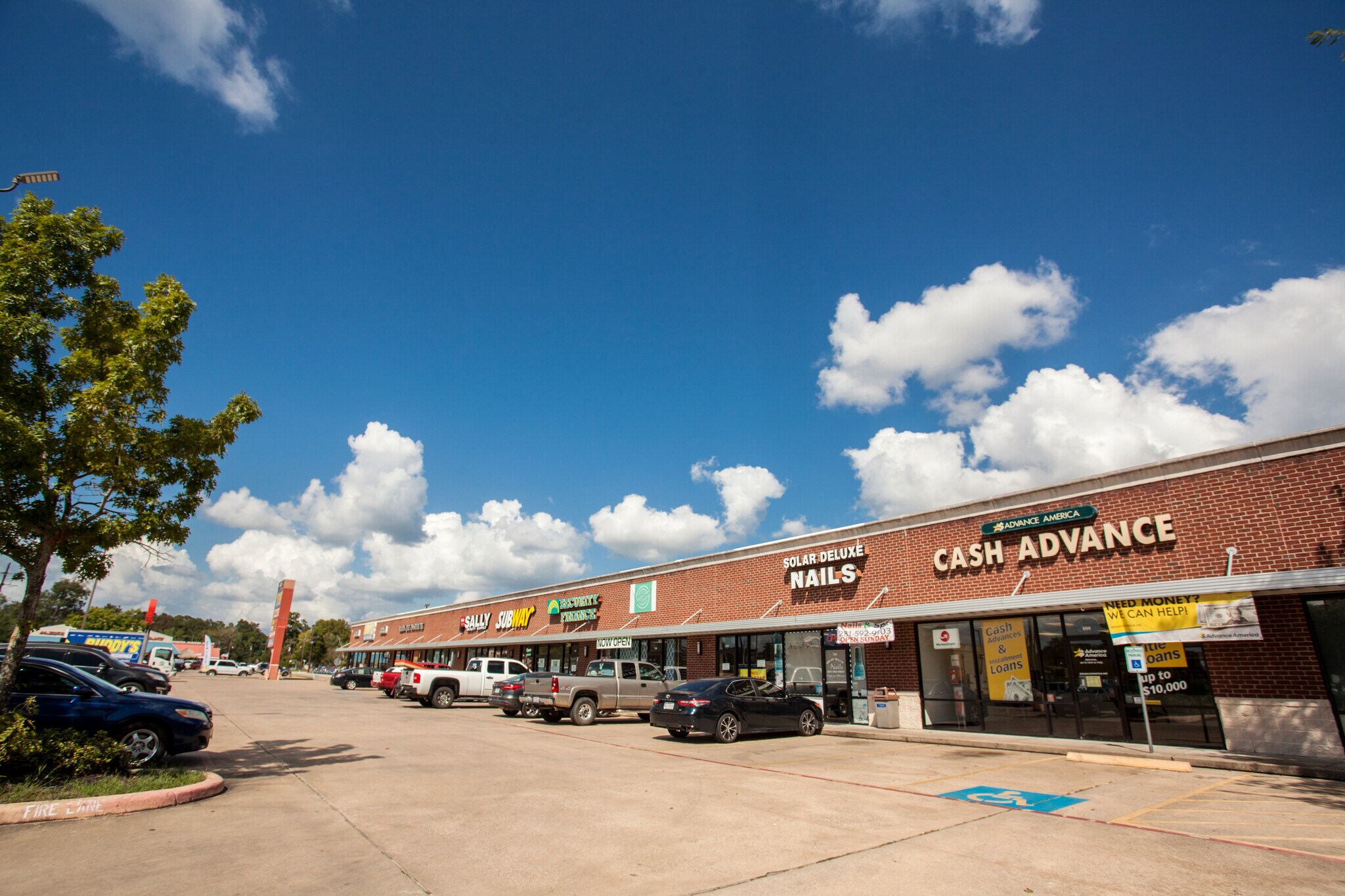 429 W Southline St, Cleveland, TX à louer Photo de l’immeuble– Image 1 sur 8