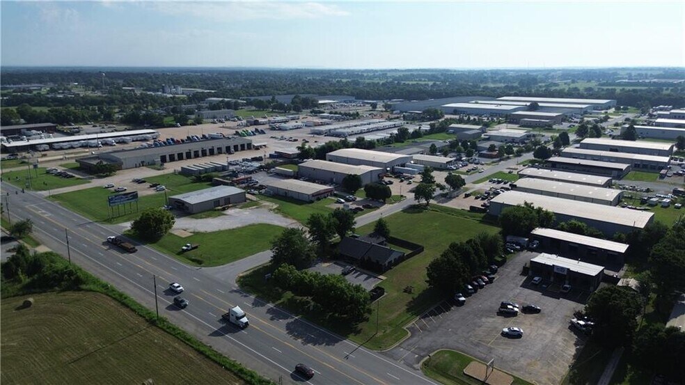 120 Commercial Ave, Lowell, AR à vendre - Photo de l’immeuble – Image 2 sur 27