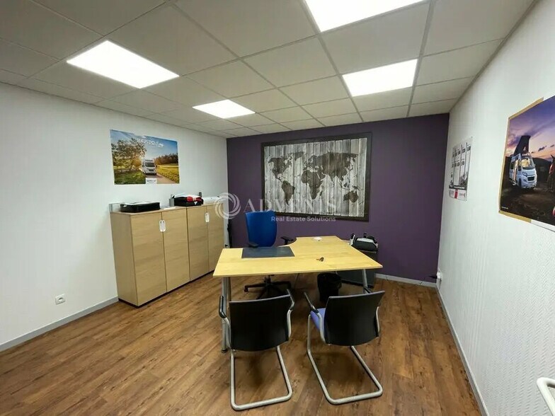 Local d’activités dans Saint-Jean-de-Braye à louer - Photo de l’immeuble – Image 3 sur 7