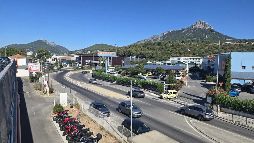 Local commercial dans La Garde à louer - Photo de l’immeuble – Image 1 sur 5