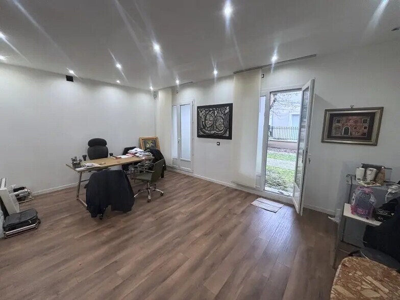 Local commercial dans Maisons-Alfort à vendre - Photo de l’immeuble – Image 3 sur 5