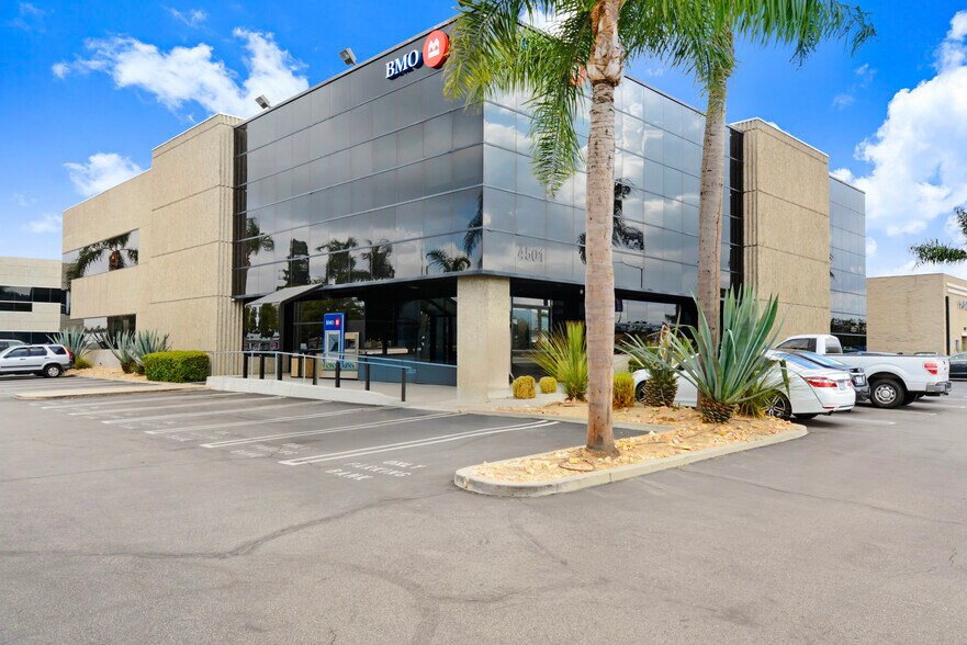 4501 E La Palma Ave, Anaheim, CA à louer - Photo de l’immeuble – Image 3 sur 12