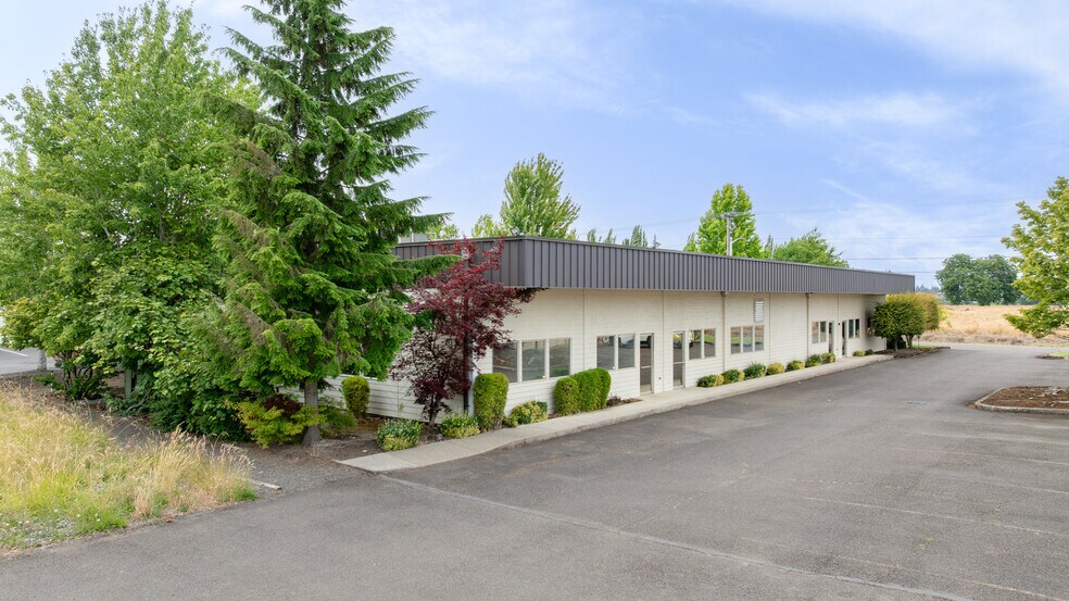 3200 NE Rivergate St, Mcminnville, OR à vendre - Photo de l’immeuble – Image 2 sur 24