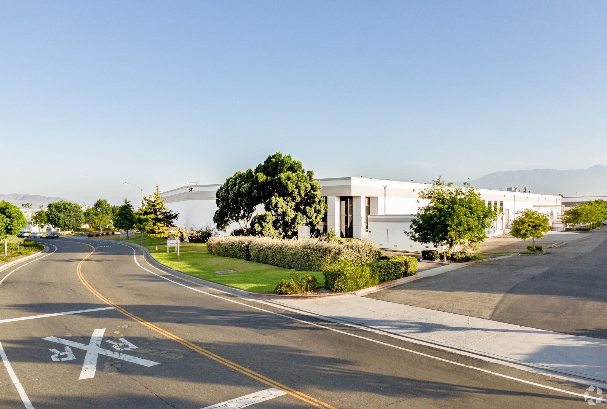 311 Bonnie Cir, Corona, CA à louer Photo principale– Image 1 sur 11