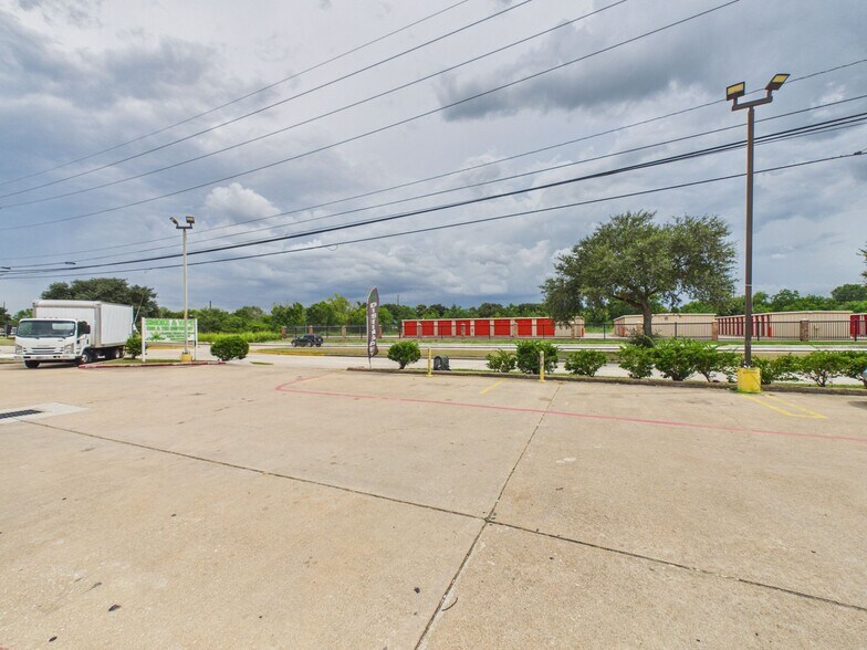 17602 W Little York Rd, Houston, TX à louer - Photo de l’immeuble – Image 3 sur 14