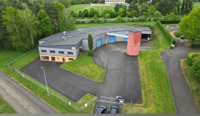 Plus de détails pour Local d’activités à vendre