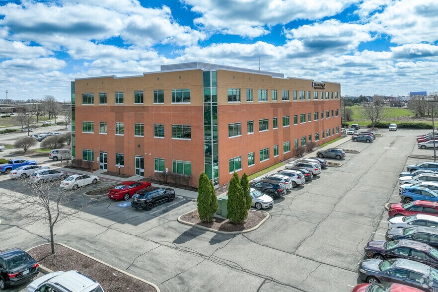 525 E Congress Pky, Crystal Lake, IL à louer - Photo de l’immeuble – Image 3 sur 7