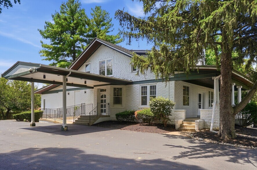 7293 Beechmont Ave, Cincinnati, OH à vendre - Photo de l’immeuble – Image 2 sur 6