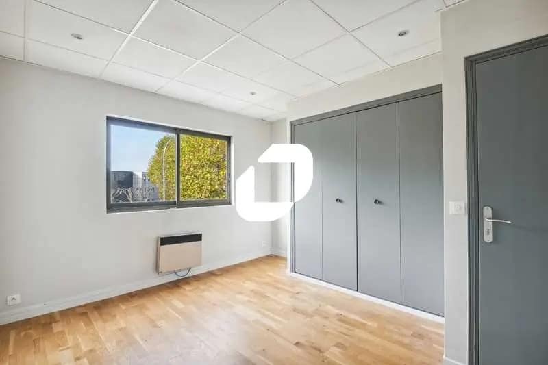 Bureau dans Grigny à louer - Photo de l’immeuble – Image 3 sur 11