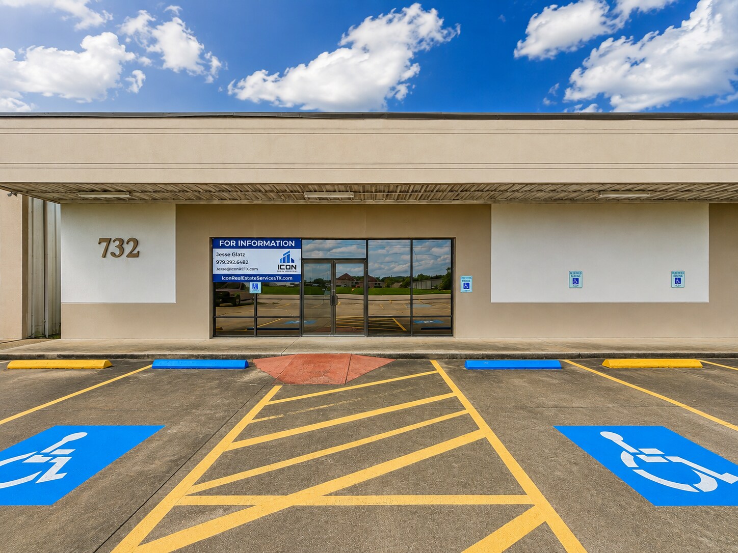 732 S Main St, Clute, TX à louer Photo de l’immeuble– Image 1 sur 2