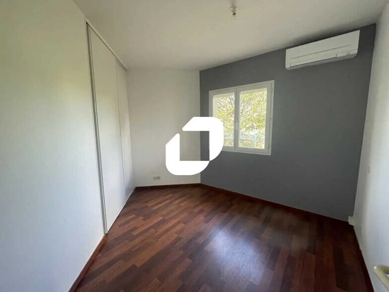 Bureau dans Biganos à louer - Photo de l’immeuble – Image 1 sur 2