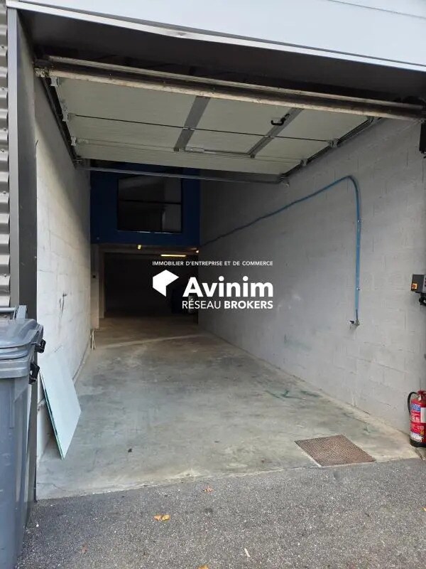 Plus de détails pour Local d'activités à louer