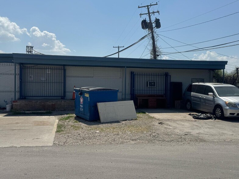 301 SE 14th St, Grand Prairie, TX à vendre - Photo de l’immeuble – Image 3 sur 32