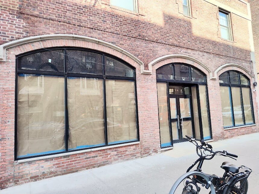 7305 Austin St, Forest Hills, NY à louer Photo principale– Image 1 sur 6