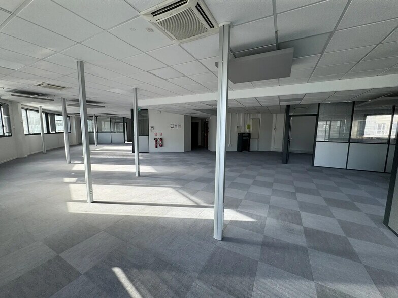 17 Rue André Pingat, Reims à louer - Photo de l’immeuble – Image 2 sur 7