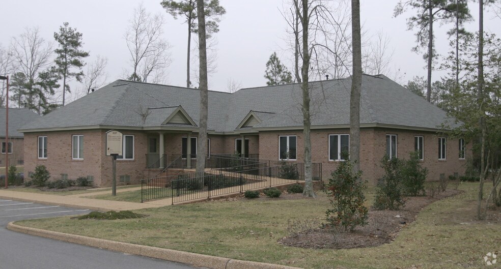 337 McLaws Cir, Williamsburg, VA à louer - Photo de l’immeuble – Image 2 sur 7