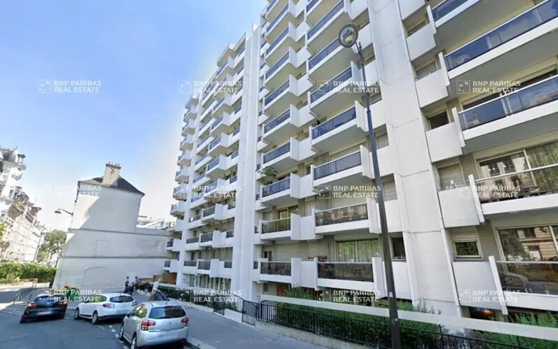 Immeuble residentiel dans Paris à vendre - Photo de l’immeuble – Image 1 sur 8