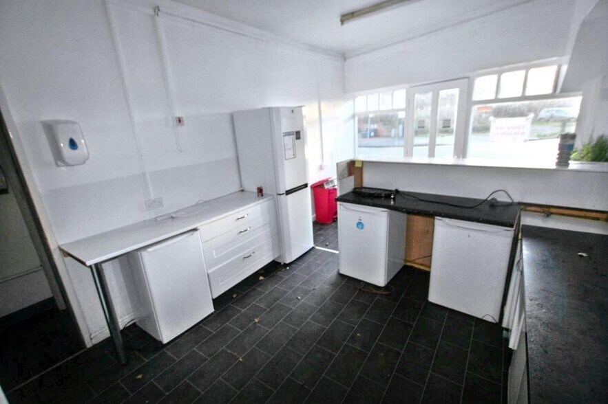 4 Westminster Rd, Ellesmere Port à vendre - Photo de l’immeuble – Image 2 sur 45