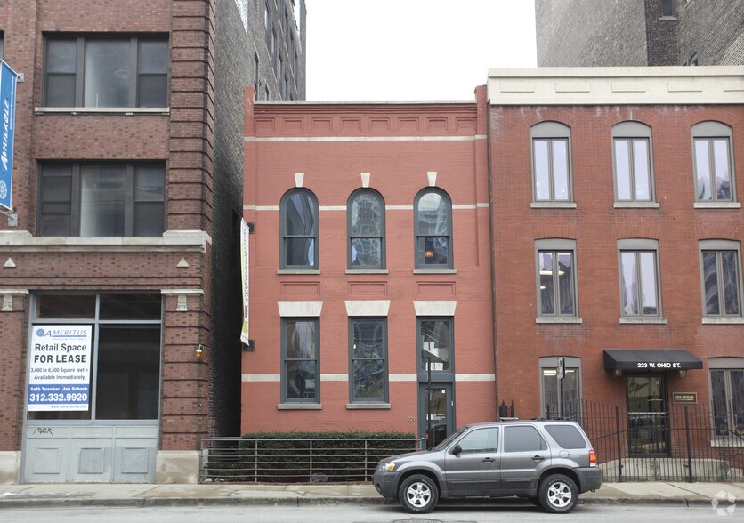 221 W Ohio St, Chicago, IL à vendre - Photo de l’immeuble – Image 2 sur 4