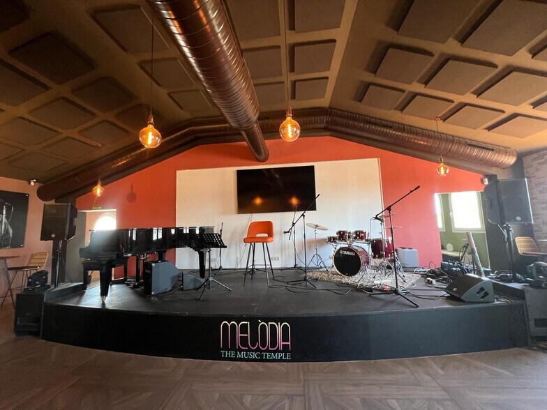 Local commercial dans Estepona à vendre - Photo de l’immeuble – Image 2 sur 18