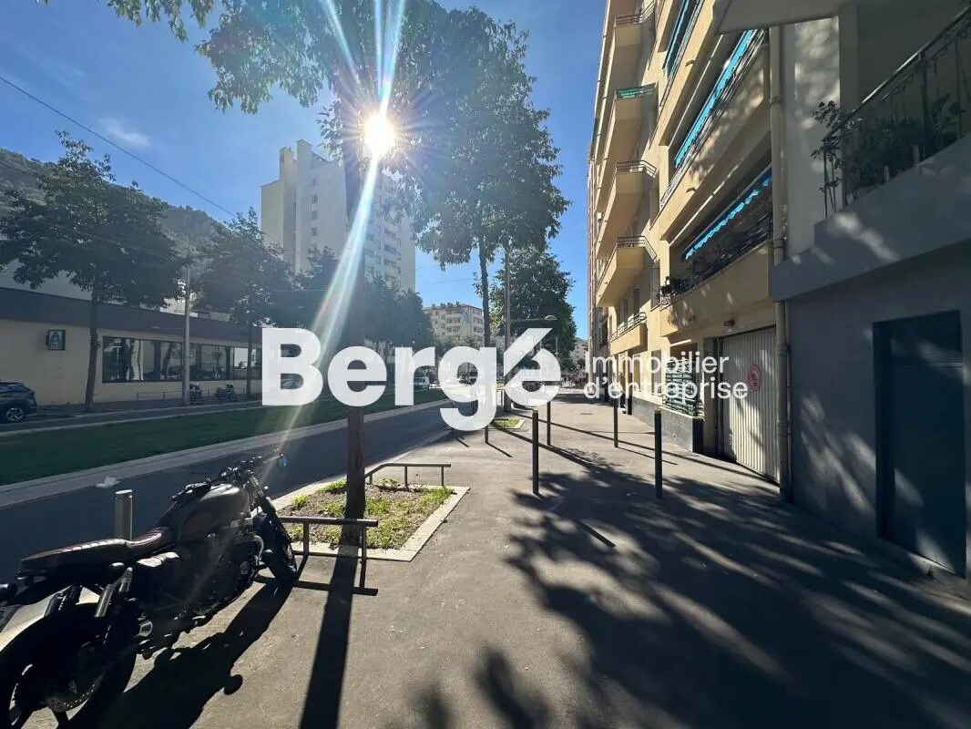 Local commercial dans Nice à vendre Photo de l’immeuble– Image 1 sur 9