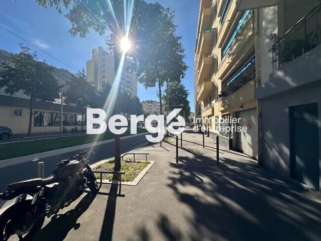 Plus de détails pour Local commercial à vendre