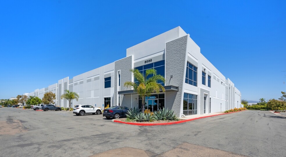 6060 Business Center Ct, San Diego, CA à louer - Photo de l’immeuble – Image 1 sur 11