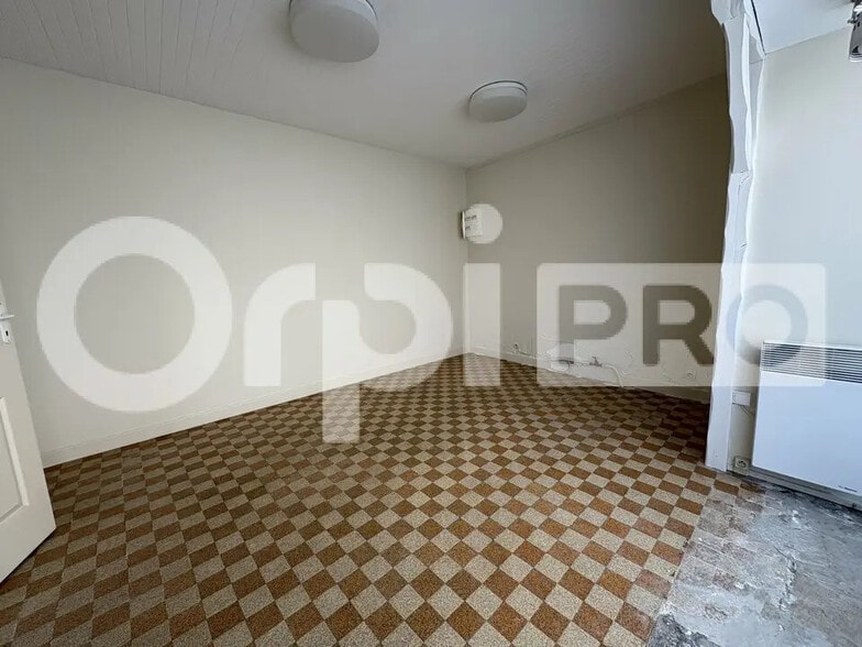 Local commercial dans Mandres-les-Roses à louer - Photo intérieure – Image 2 sur 5