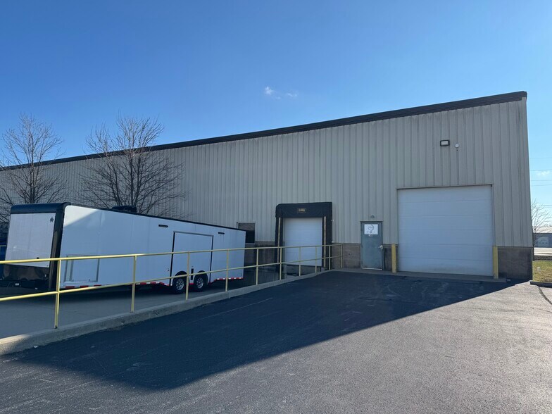 1400 Commerce Pky, Franklin, IN à louer - Photo de l’immeuble – Image 3 sur 5