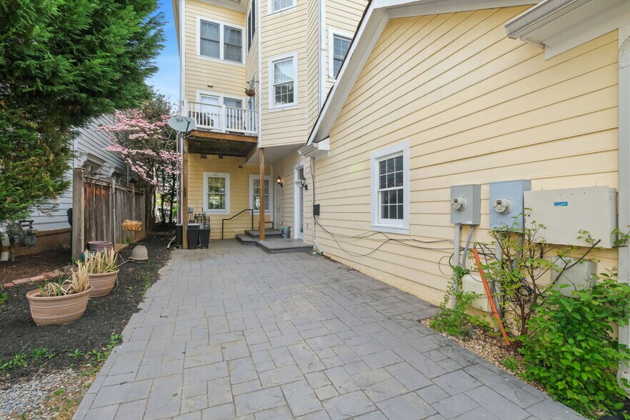 337 Main St, Gaithersburg, MD à vendre - Photo de l’immeuble – Image 3 sur 11