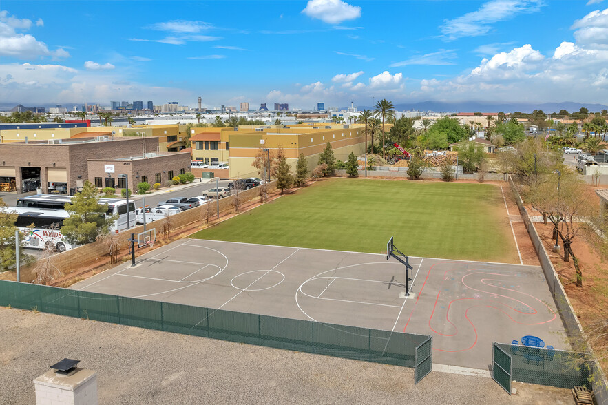2130 E Maule Ave, Las Vegas, NV à vendre - Photo de l’immeuble – Image 3 sur 37