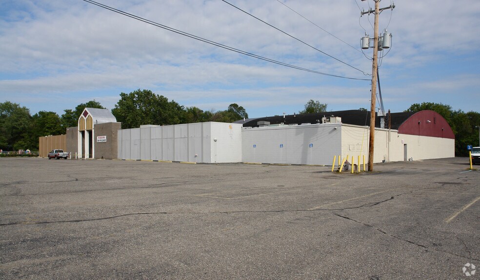 5141 S Martin Luther King Jr Blvd, Lansing, MI à vendre - Photo principale – Image 1 sur 4