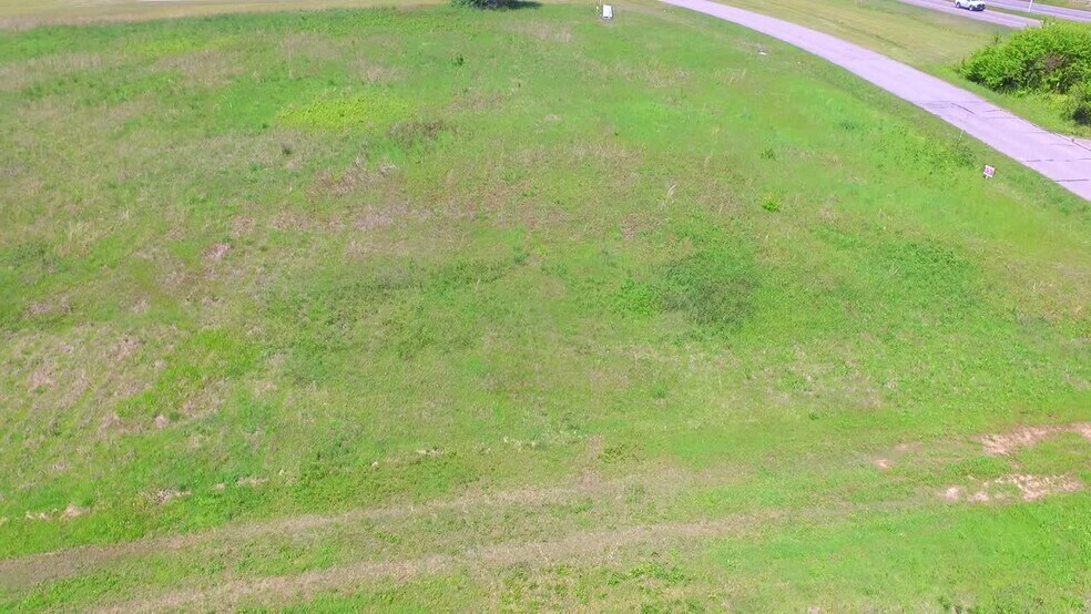 2215 N 58th St, Fort Smith, AR à vendre - Vidéo sur l’annonce professionnelle – Image 3 sur 11