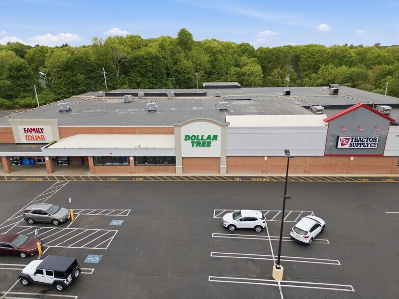 800 S Franklin St, Holbrook, MA à louer - Photo de l’immeuble – Image 1 sur 9