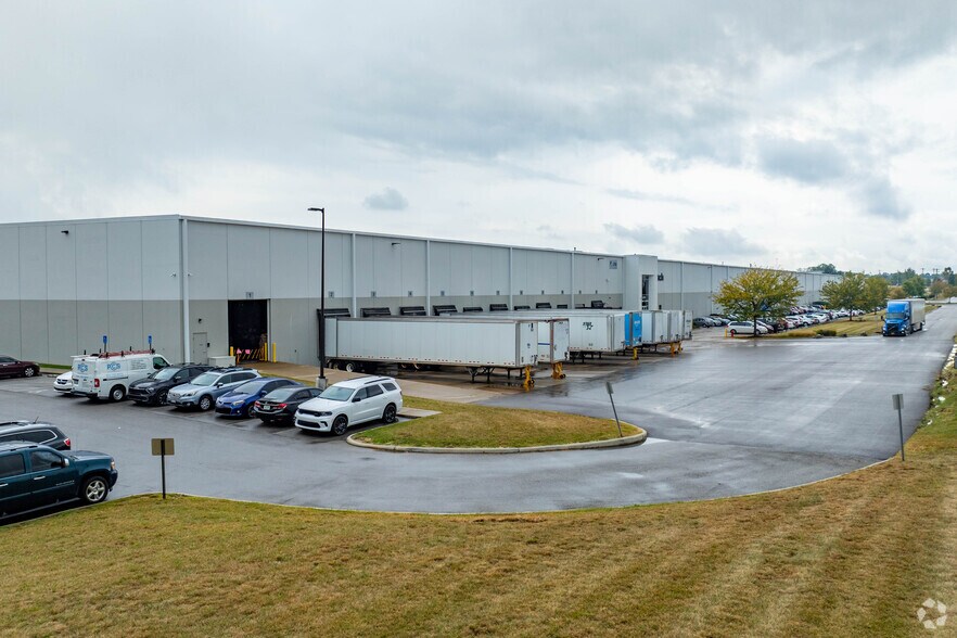 2250-2300 Progress Dr, Hebron, KY à louer - Photo de l’immeuble – Image 3 sur 5