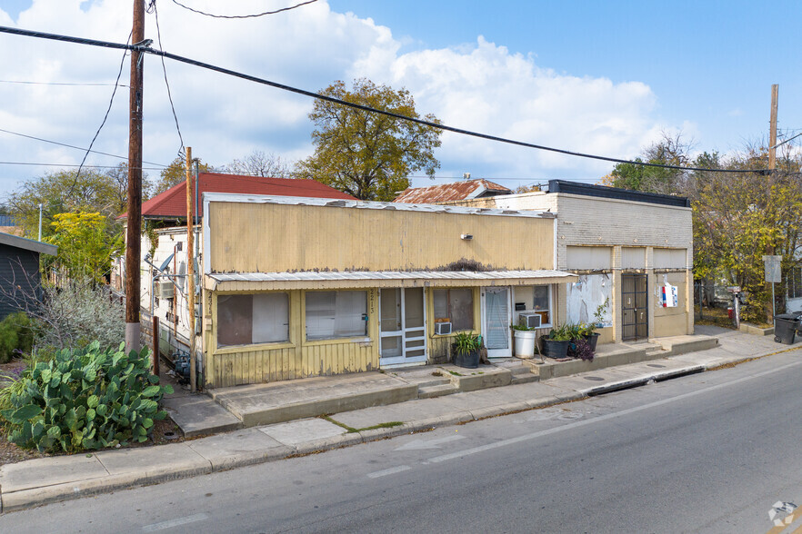 2215 S Flores St, San Antonio, TX à vendre - Photo de l’immeuble – Image 3 sur 4