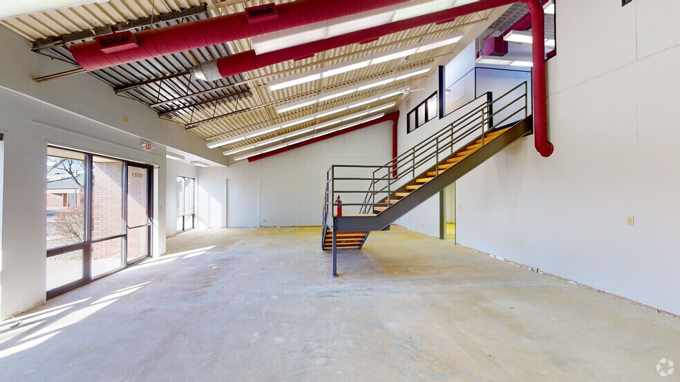 2401 Directors Row, Indianapolis, IN à louer - Numérisation 3D Matterport – Image 3 sur 28