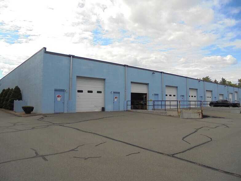 256 Main St, East Windsor, CT à louer - Photo de l’immeuble – Image 2 sur 17