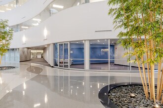 1100 E Warrenville Rd, Naperville, IL à louer Photo intérieure– Image 1 sur 7