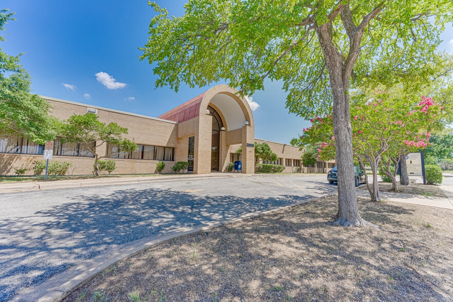 2909 S Hampton Rd, Dallas, TX à vendre - Photo de l’immeuble – Image 3 sur 36