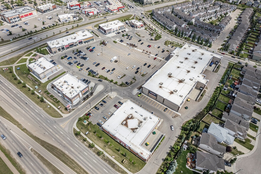 3737-3741 17th St NW, Edmonton, AB à louer - Photo de l’immeuble – Image 3 sur 6