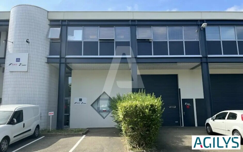 Local d’activités dans Élancourt à louer - Photo de l’immeuble – Image 1 sur 9