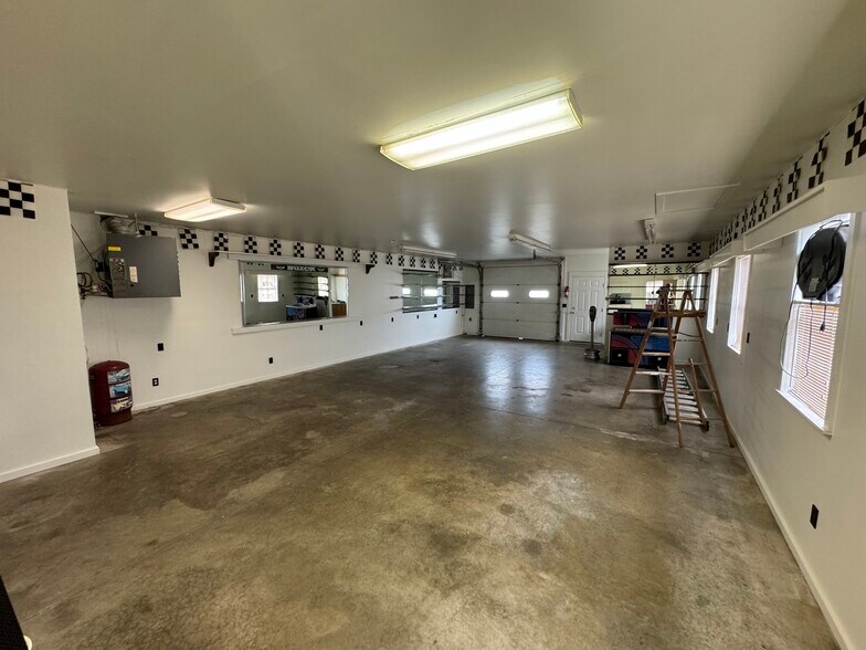 1775 W US Highway 421, Delphi, IN à vendre - Photo intérieure – Image 3 sur 32