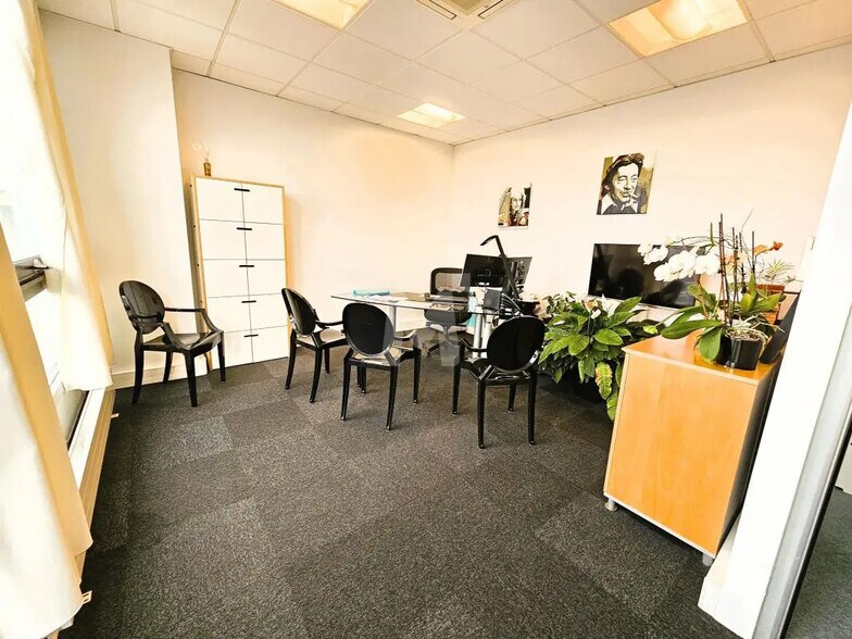 Bureau dans Évry-Courcouronnes à louer - Photo de l’immeuble – Image 2 sur 10