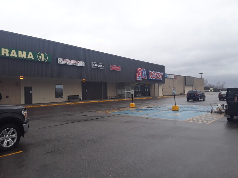 300 Boul La Salle, Baie-comeau, QC à louer - Photo de l’immeuble – Image 3 sur 3