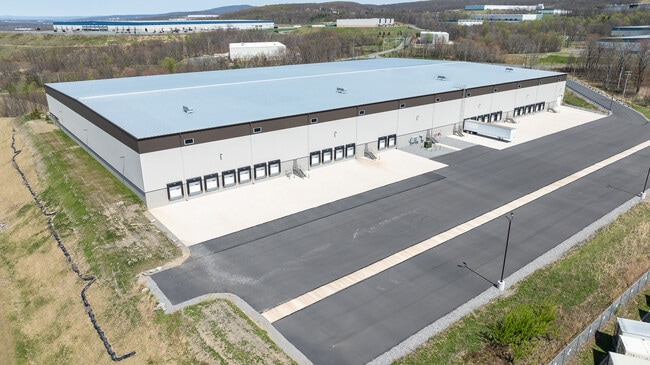 Plus de détails pour 555 Research Drive, Pittston Township, PA - Industriel/Logistique à louer