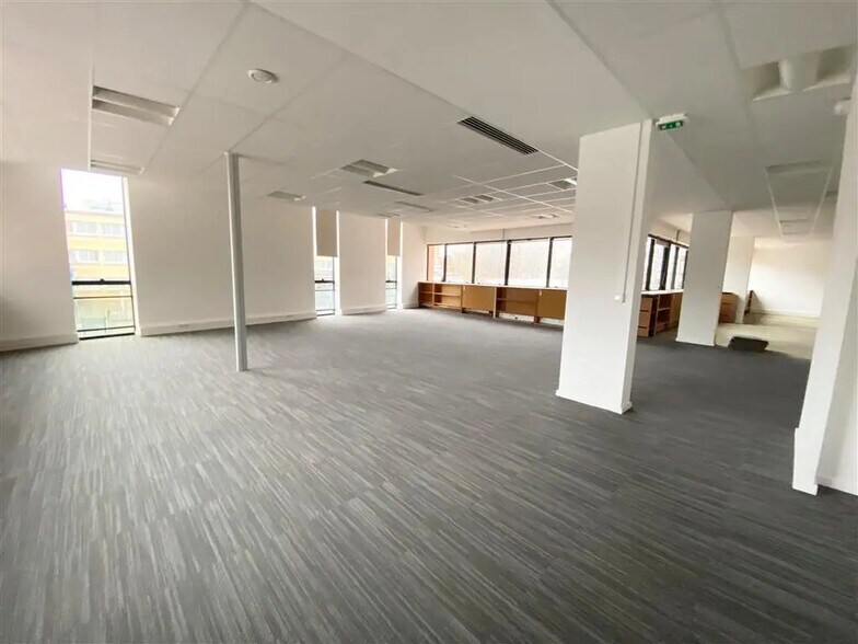 Bureau dans Ivry-sur-Seine à louer - Photo de l’immeuble – Image 2 sur 9